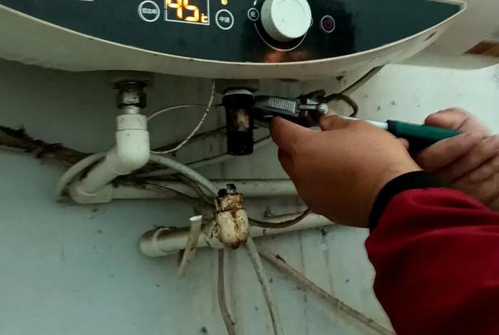 生活热水系统维保；维护热水器售后维修