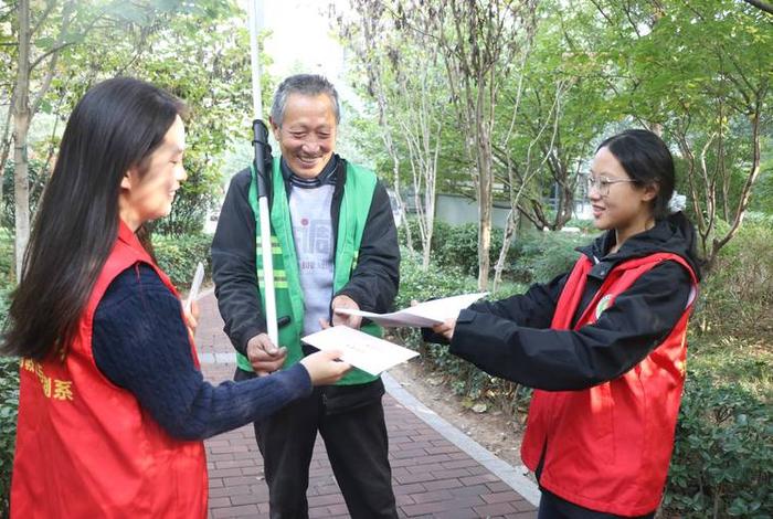 社区图片(志愿者进社区图片) 社区图片(志愿者进社区图片)