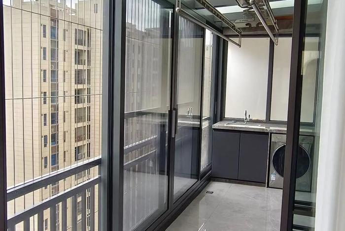 生活阳台封窗通风又美观（阳台封窗效果）