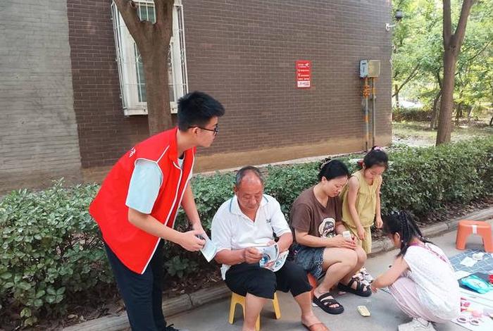 社区图片(志愿者进社区图片) 社区图片(志愿者进社区图片)