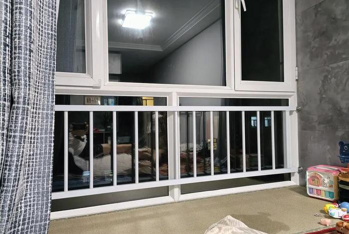 生活阳台封窗原防护栏(阳台护栏封闭) 生活阳台封窗原防护栏(阳台护栏封闭)