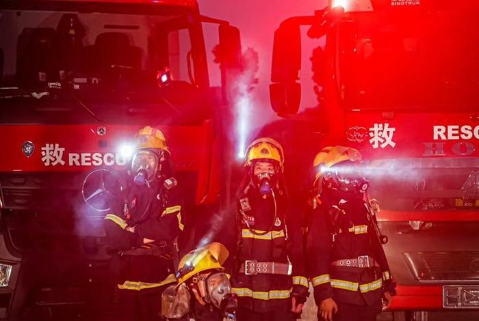 消防员的日常生活；消防员的日常生活图片