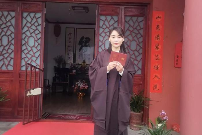 皈依佛门的居士怎么过夫妻生活；皈依佛门居士怎么称呼