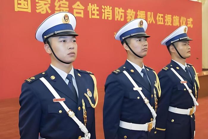 消防员的生活和部队一样吗 - 消防员和当兵哪个更艰苦 消防员的生活和部队一样吗 - 消防员和当兵哪个更艰苦