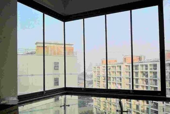 生活阳台封窗效果图；生活阳台装饰效果图图片欣赏