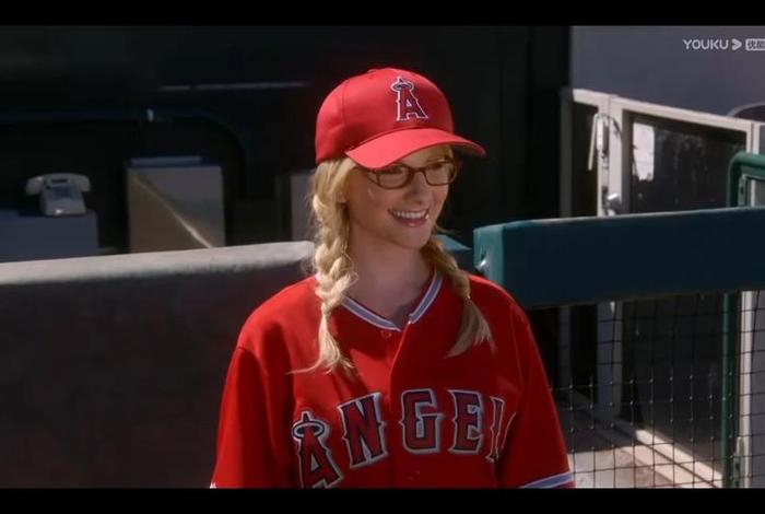 生活大爆炸佩妮戴眼镜是哪一集 生活大爆炸里的佩妮和谁在一起了 生活大爆炸佩妮戴眼镜是哪一集 生活大爆炸里的佩妮和谁在一起了