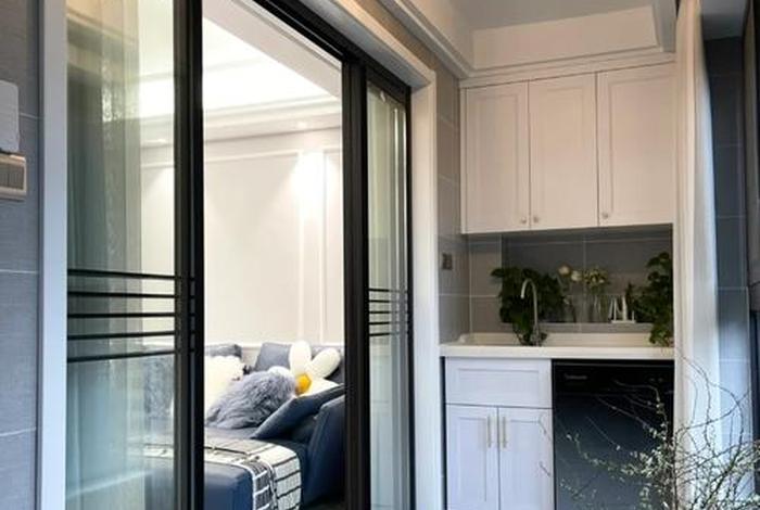 生活阳台吊顶装饰；生活阳台吊顶一般用什么材料