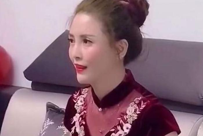 40岁月岳母的生活 四十岁的丈母娘是大学教授,人前文质彬彬受人尊敬 40岁月岳母的生活 四十岁的丈母娘是大学教授,人前文质彬彬受人尊敬