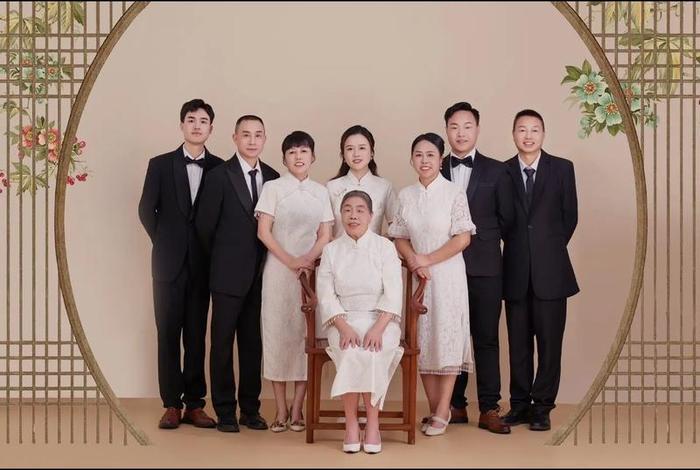 家庭生活照片文字说明，家庭生活照片是什么意思啊？