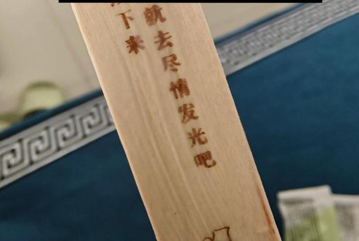 生活来之不易是什么意思；生活来之不易用英语怎么说