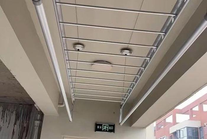 生活阳台吊顶晾衣架 顶楼阳台晾衣架安装