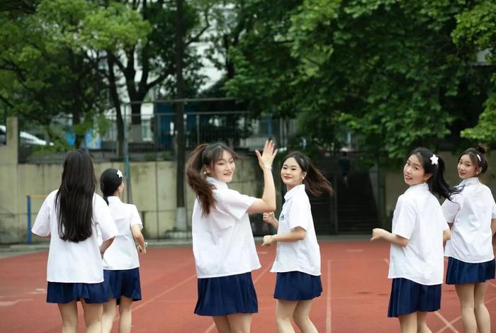 回忆校园生活短视频 - 回忆校园生活,展现真情实感