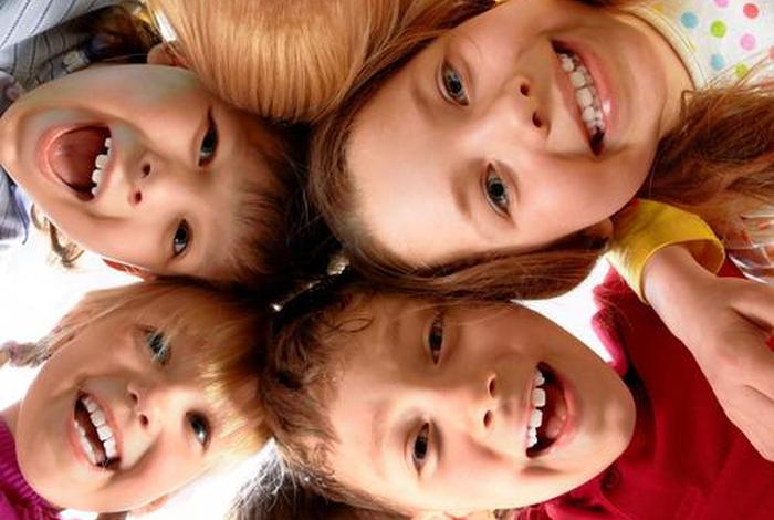 开心快乐的图片 小孩子开心快乐的图片