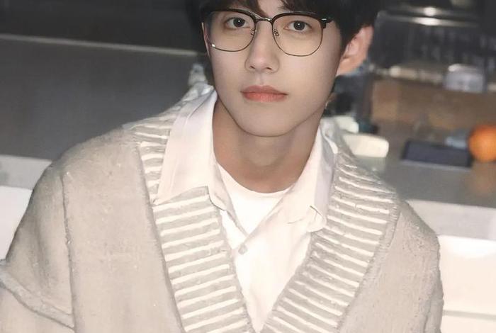 真实帅哥生活照戴眼镜 帅哥真实生活照片十几张 真实帅哥生活照戴眼镜 帅哥真实生活照片十几张