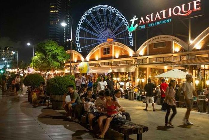 泰国夜生活视频 - 泰国丰富的夜生活,用心去感受这独特的夜市文化