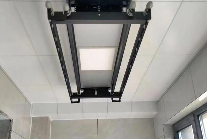 生活阳台吊顶铝扣板 - 阳台铝扣板吊顶加衣架效果图