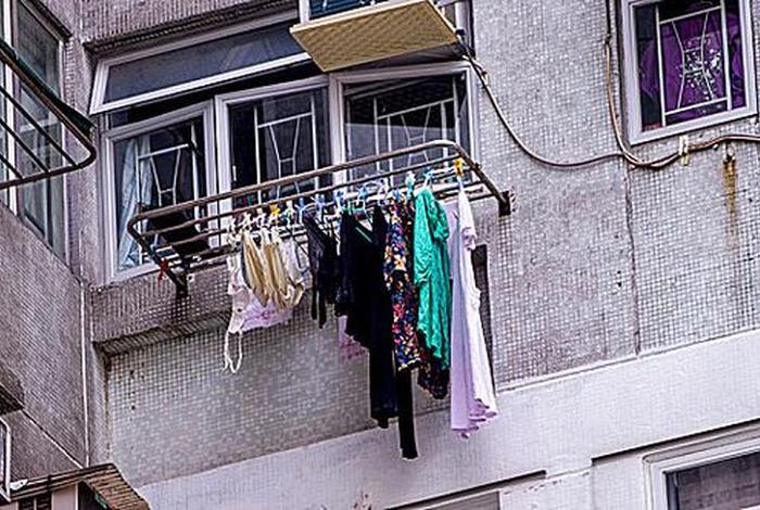 生活阳台装晒衣服 生活阳台晾晒衣服 生活阳台装晒衣服 生活阳台晾晒衣服