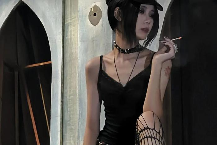 在法国生活的娜娜简介，在法国生活的娜娜简介是谁