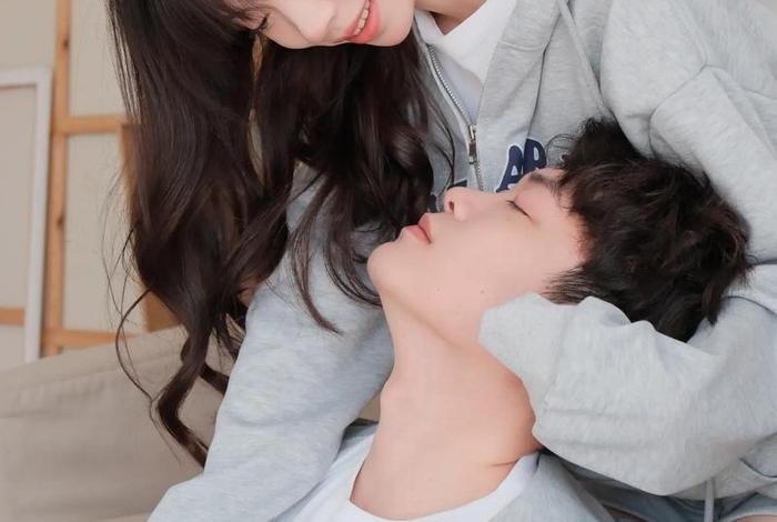 情侣生活照片怎么命名，情侣照片生活照