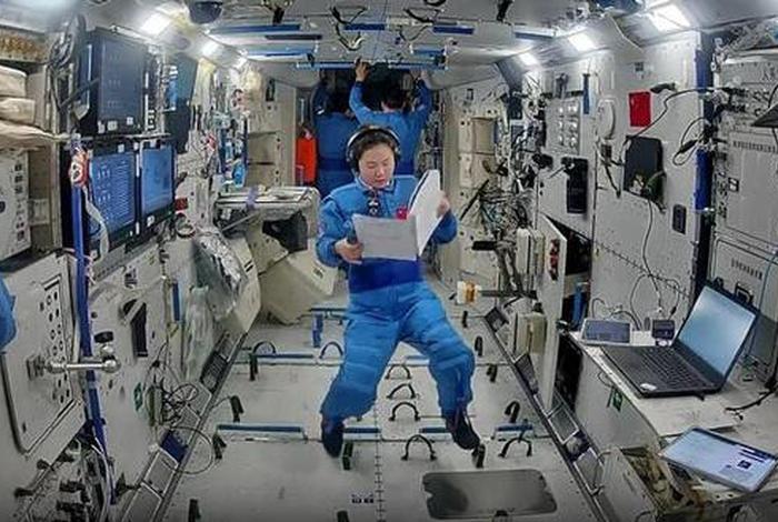 航天员太空生活如何、航天员在太空怎样生活？趣事多不多？