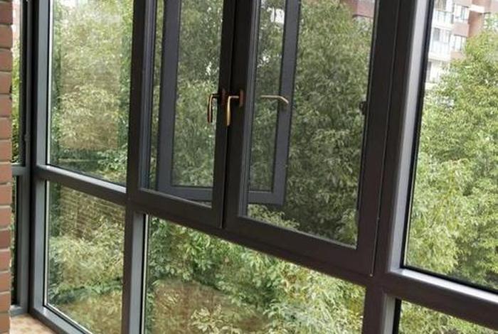 生活阳台封窗用什么样式窗户（阳台封窗选择）