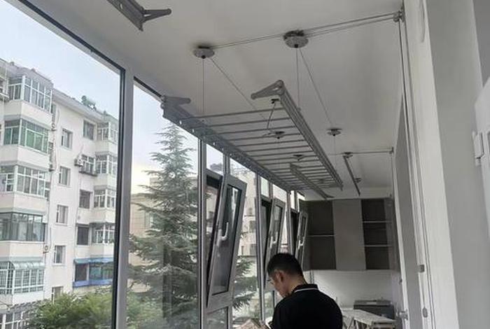 生活阳台吊顶晾衣架 顶楼阳台晾衣架安装