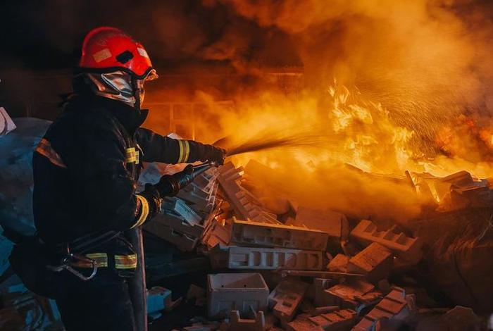 消防员的生活和工作压力如何?;消防员真实生活 消防员的生活和工作压力如何?;消防员真实生活