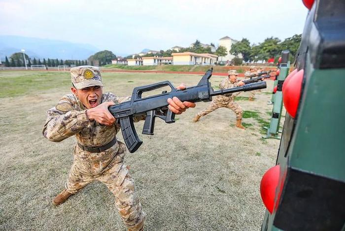 部队生活真实视频 - 军营训练视频大全 部队生活真实视频 - 军营训练视频大全
