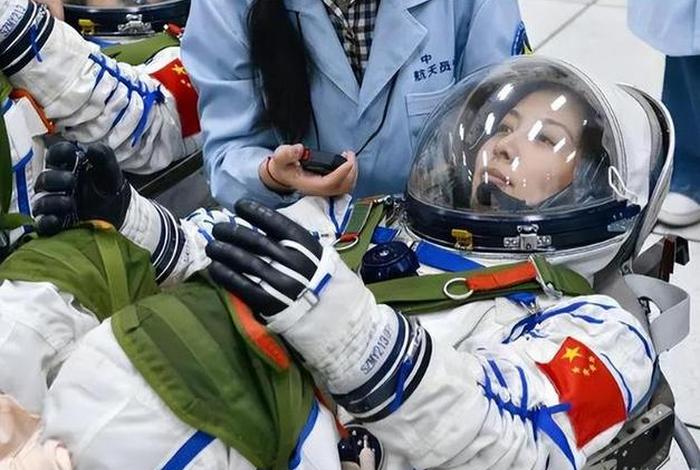 航天员太空生活细节曝光，航天员的太空日常