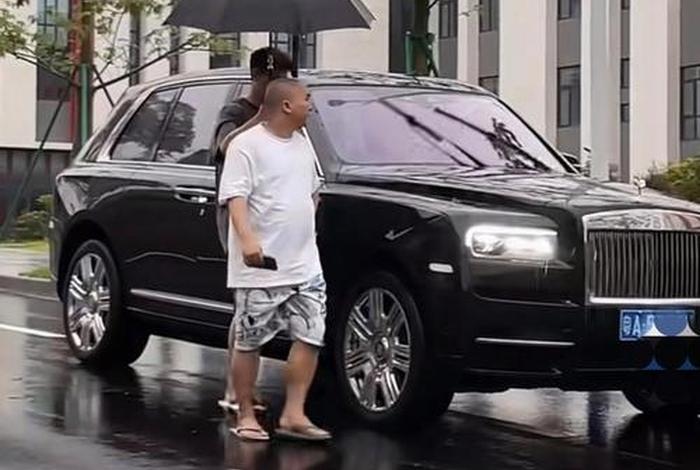 土豪的日常视频；土豪日常小说