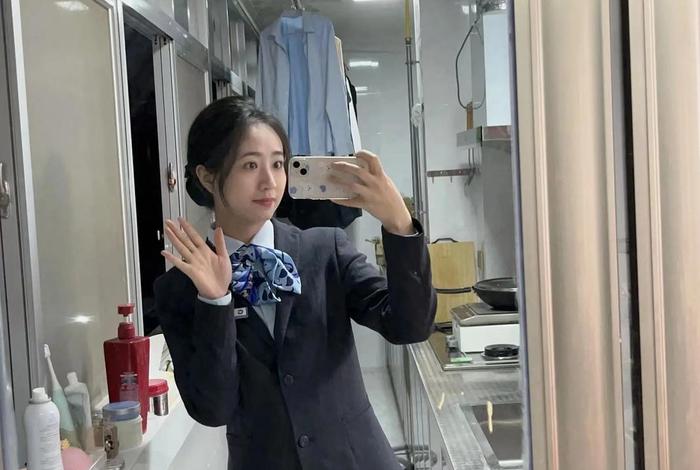 银行生活照姿势（银行生活照该怎么拍）