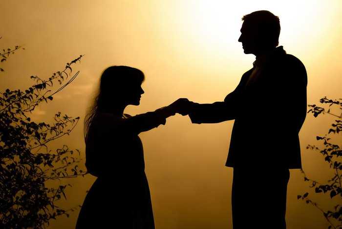 形容人际关系的词语两个字，形容人际关系的词语两个字有哪些