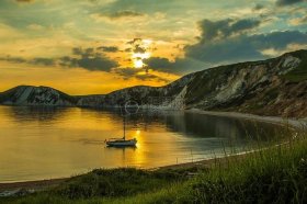 生活的小船指什么 - 小船在水面上漂荡还是飘荡