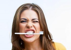 一天一个养生小妙招图、刷牙美白小妙招