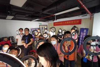 自媒体学校学费、自媒体的学校