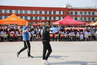 新概念英语学校；新概念英语学校五大连池