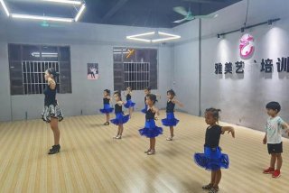 拉丁舞学下来要多少钱 拉丁舞学下来要多少钱呢