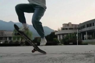 滑板教学视频；初学滑板教学视频