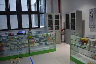 巨子学校（巨子学校医务室）