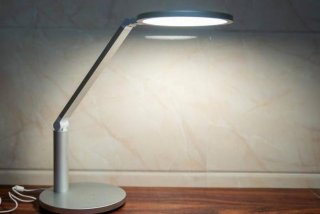 学生用灯用什么光的好（央视公认最好的护眼灯）