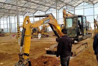 青岛哪里有挖掘机学习，青岛挖掘机学校哪家好