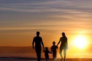 父母应该带动孩子多学习英语翻译，父母带孩子的重要性