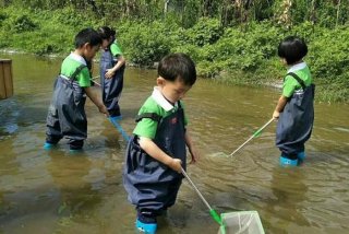 宝宝学习抓鱼视频 - 小孩抓鱼的视频