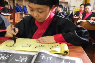 学习毛笔字的培训班（毛笔字入门培训班）