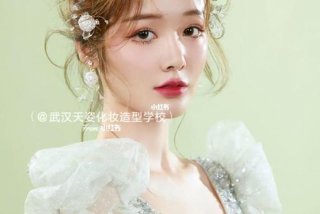 学习化妆盘发美甲纹眉；学化妆美甲盘发一般学费多少