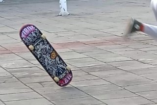 滑板学习儿童；滑板入门自学教程儿童