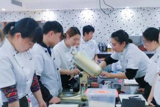 面点学习培训班去哪学；学面点师培训哪里好
