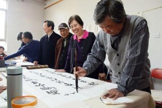 老年人学书法（老年人学书法有什么好处）