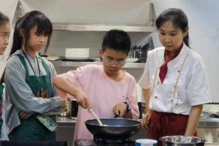 学习做饭到哪里培训；哪里有学做饭的烹饪班