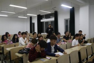 四个学校联合举办辩论赛，四个学校联合举办辩论赛活动